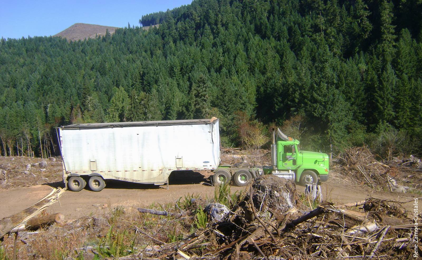 A 32-foot single trailer in western Oregon.